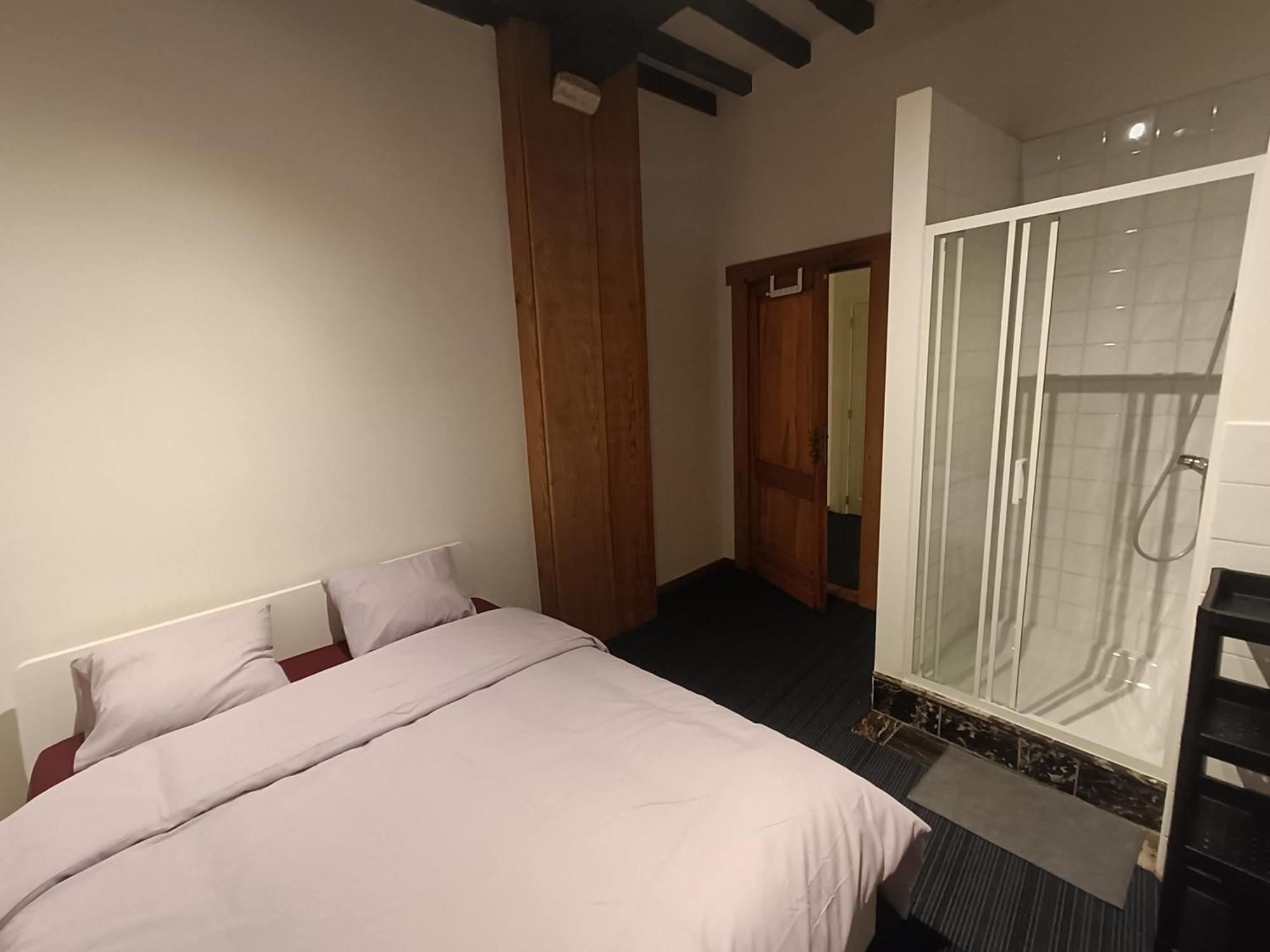 Viktoria Hostel Antwerp Exterior photo